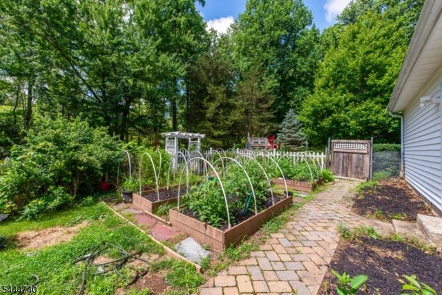 9 Francis Ln, Chester Twp., NJ 07930