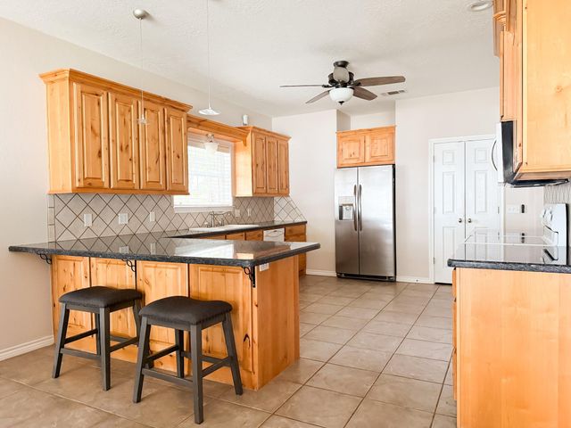 303 Lcr 911, Jewett, TX 75846