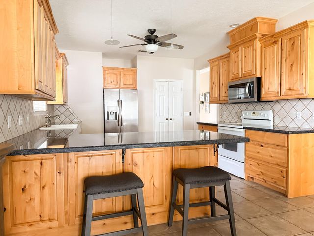 303 Lcr 911, Jewett, TX 75846