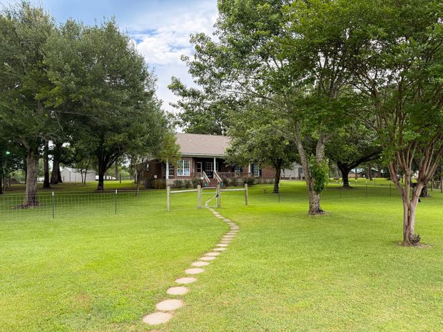 303 Lcr 911, Jewett, TX 75846