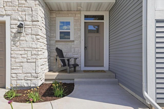 1242 Green Tree DRIVE, Oconomowoc, WI 53066