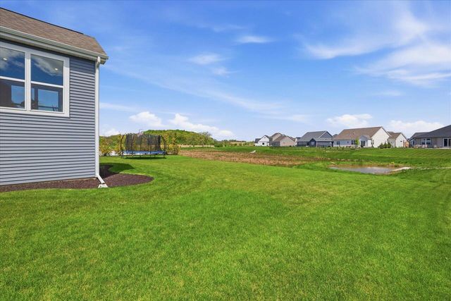 1242 Green Tree DRIVE, Oconomowoc, WI 53066
