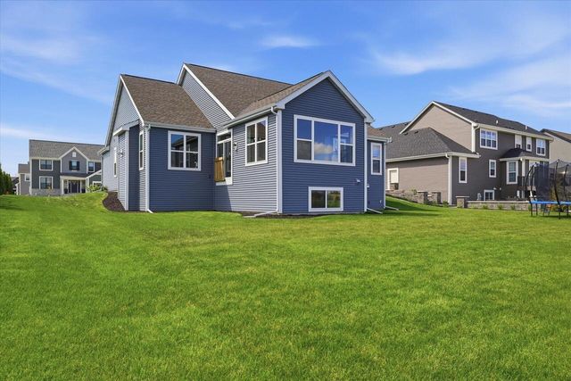 1242 Green Tree DRIVE, Oconomowoc, WI 53066