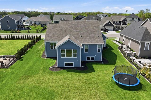 1242 Green Tree DRIVE, Oconomowoc, WI 53066