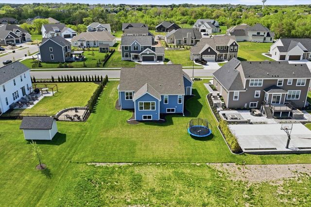 1242 Green Tree DRIVE, Oconomowoc, WI 53066