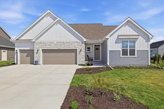 1242 Green Tree DRIVE, Oconomowoc, WI 53066