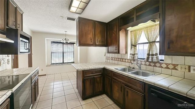 3021 Hummingbird Avenue, Mcallen, TX 78504