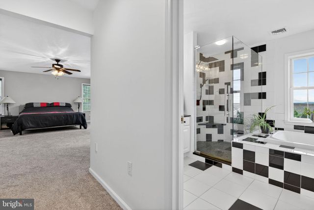 501 BALD EAGLE CT, Lancaster, PA 17601
