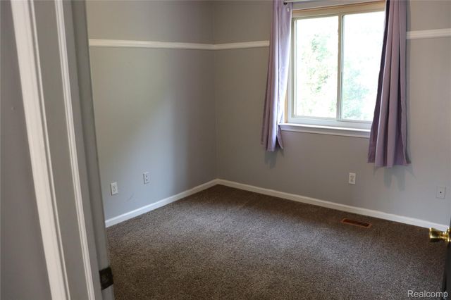 52424 Walnut Drive, Chesterfield Township, MI 48047