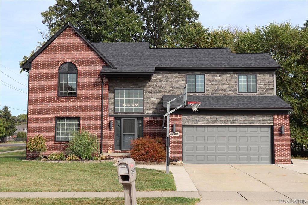 52424 Walnut Drive, Chesterfield Township, MI 48047