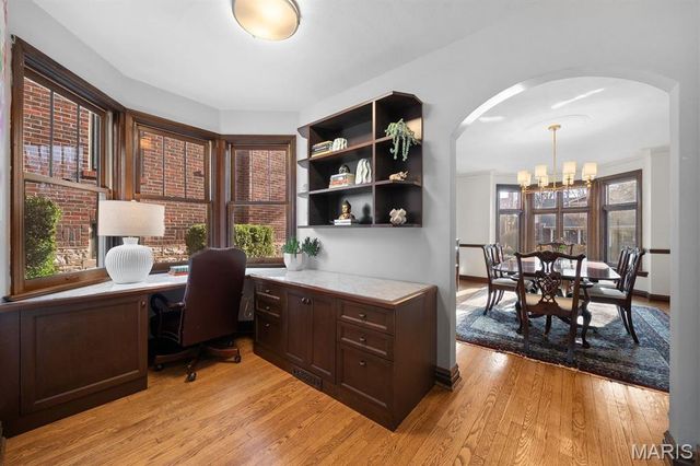 585 Stratford Avenue, University City, MO 63130