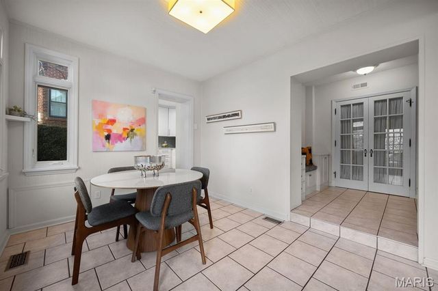 585 Stratford Avenue, University City, MO 63130