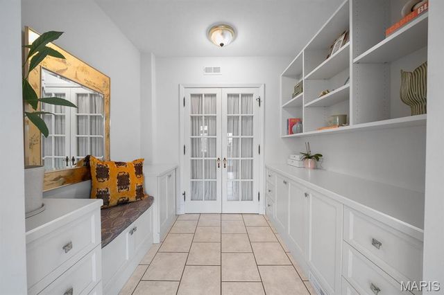 585 Stratford Avenue, University City, MO 63130