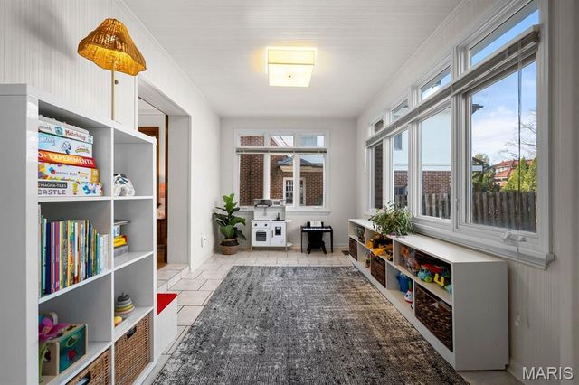 585 Stratford Avenue, University City, MO 63130