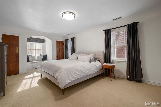 585 Stratford Avenue, University City, MO 63130