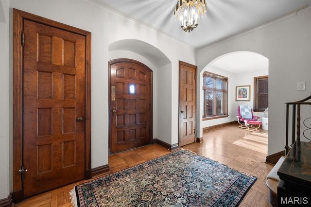 585 Stratford Avenue, University City, MO 63130