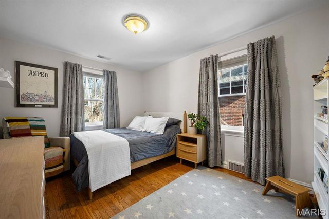 585 Stratford Avenue, University City, MO 63130