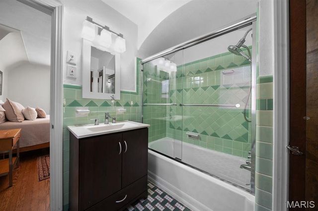 585 Stratford Avenue, University City, MO 63130