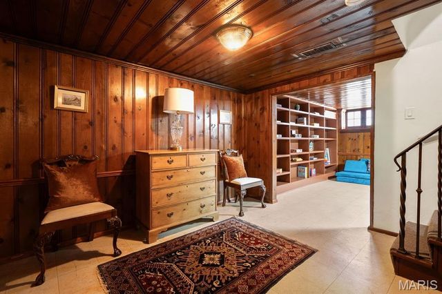 585 Stratford Avenue, University City, MO 63130