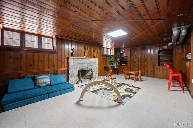 585 Stratford Avenue, University City, MO 63130