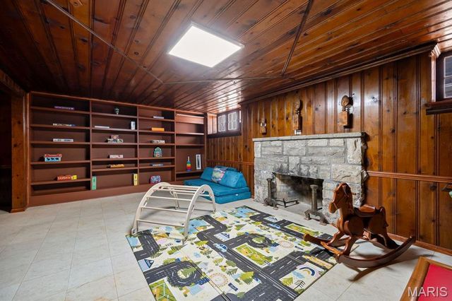 585 Stratford Avenue, University City, MO 63130