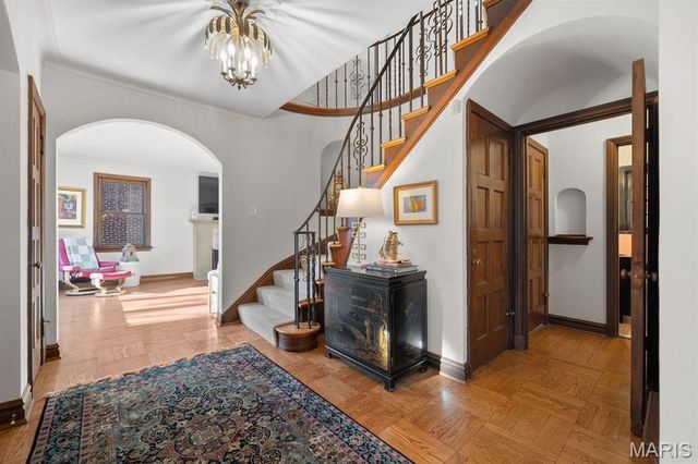 585 Stratford Avenue, University City, MO 63130