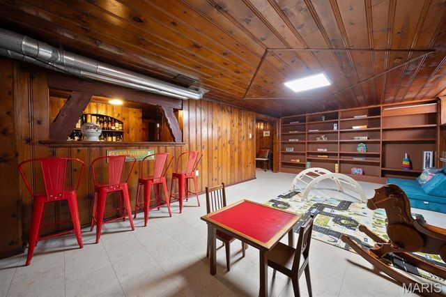 585 Stratford Avenue, University City, MO 63130