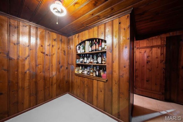 585 Stratford Avenue, University City, MO 63130