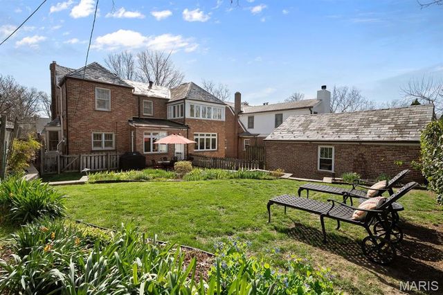 585 Stratford Avenue, University City, MO 63130