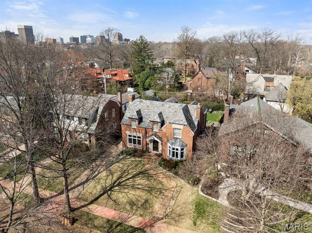 585 Stratford Avenue, University City, MO 63130