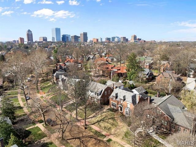 585 Stratford Avenue, University City, MO 63130