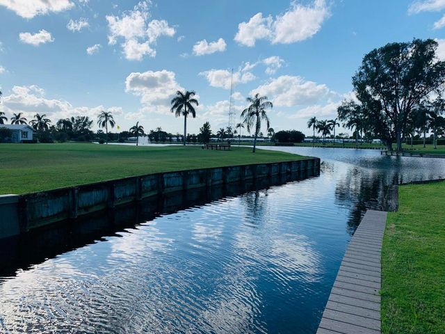 1113 Lake Terrace, Boynton Beach, FL 33426