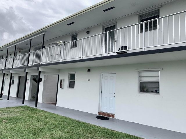 1113 Lake Terrace, Boynton Beach, FL 33426