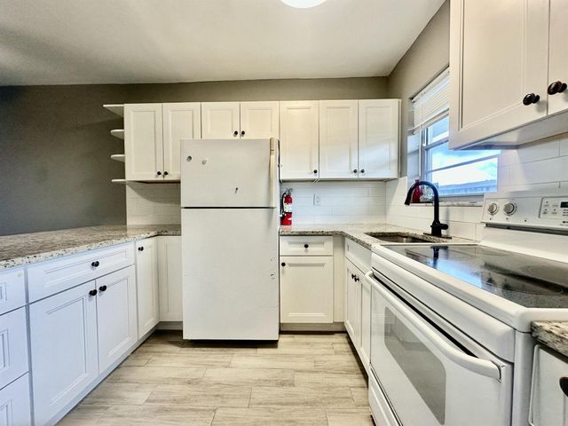 1113 Lake Terrace, Boynton Beach, FL 33426
