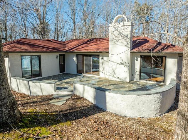 273 Olde Pilot Trail, Pilot Mountain, NC 27041
