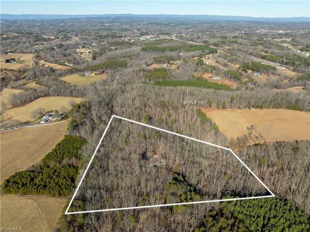 273 Olde Pilot Trail, Pilot Mountain, NC 27041