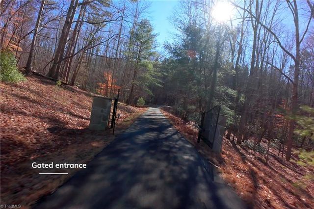 273 Olde Pilot Trail, Pilot Mountain, NC 27041