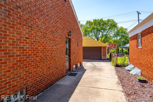 24815 Beck Avenue, Eastpointe, MI 48021