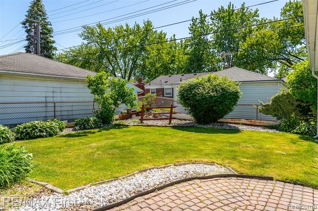24815 Beck Avenue, Eastpointe, MI 48021