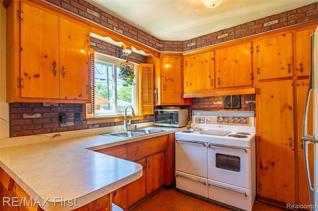 24815 Beck Avenue, Eastpointe, MI 48021