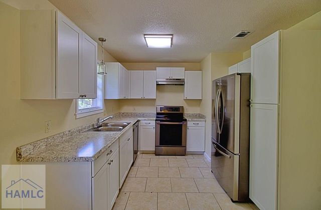 1040 Charles C. Frasier Boulevard, Hinesville, GA 31313