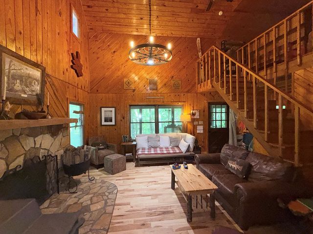 1096 Mount Tabor Road, Nantahala, NC 28781