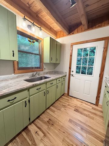 1096 Mount Tabor Road, Nantahala, NC 28781