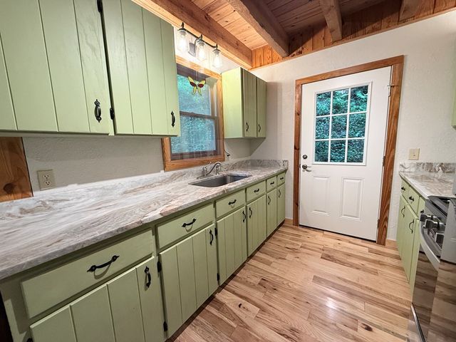 1096 Mount Tabor Road, Nantahala, NC 28781