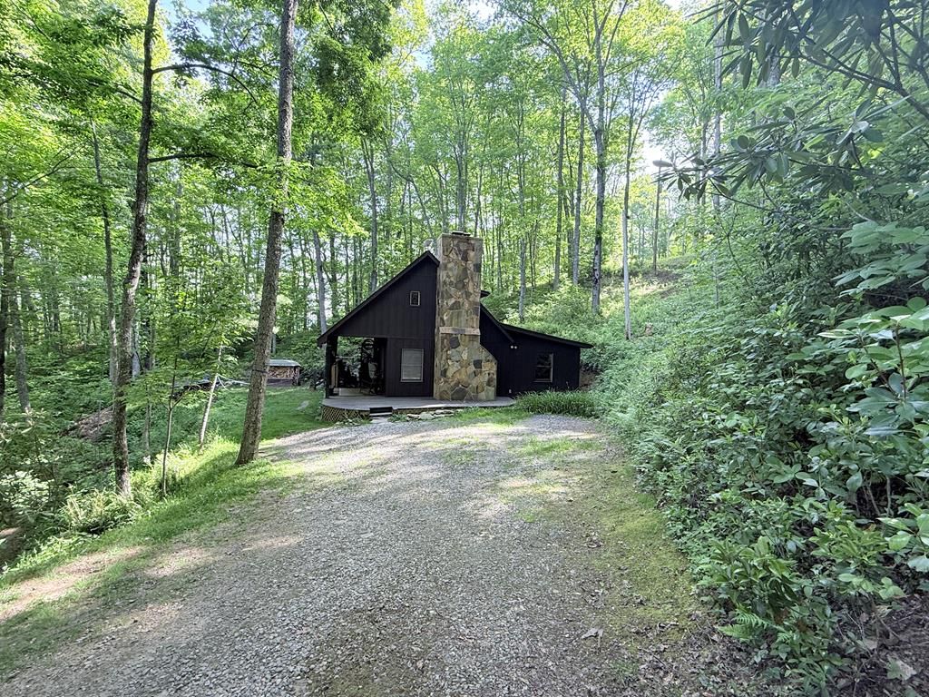 1096 Mount Tabor Road, Nantahala, NC 28781