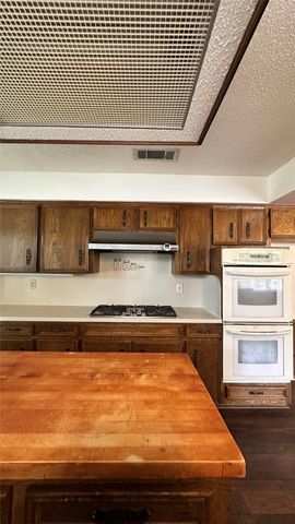 3018 Apple Valley Drive, Garland, TX 75043