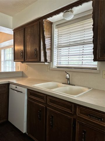 3018 Apple Valley Drive, Garland, TX 75043