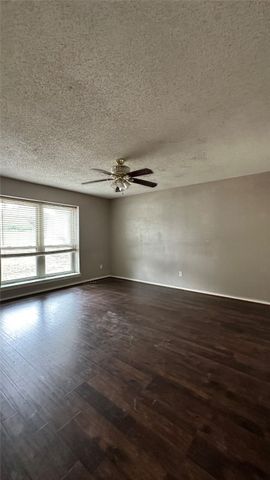 3018 Apple Valley Drive, Garland, TX 75043