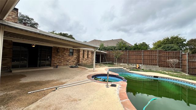 3018 Apple Valley Drive, Garland, TX 75043
