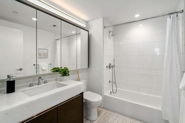 100 Lovejoy Wharf 5H, Boston, MA 02205